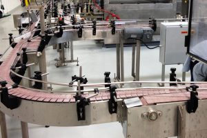 Slat chain conveyors